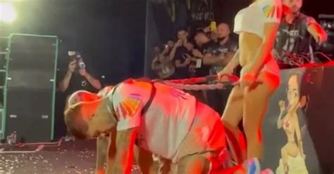 Singer Who Had Oral Sex On Stage Gets Men On Lead Slamming Manhood Into