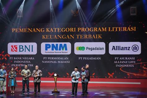 OJK Beri Penghargaan Kepada PNM Sebagai Pemenang Program Literasi