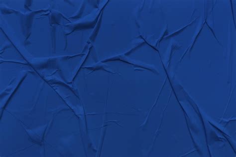 O papel azul em branco é fundo de textura amassado Fundos de textura de