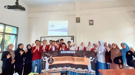 Tim Pkm Riset Sosial Humaniora Fkip Unej Berhasil Terapkan Media