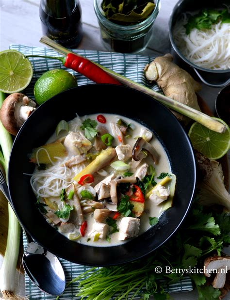 Thaise Kokos Soep Met Kip Tom Kha Kai Recept Betty S Kitchen