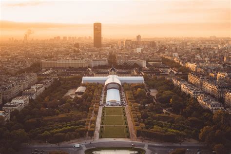 How To Visit The Champ De Mars Th Arrondissement Paris Solosophie