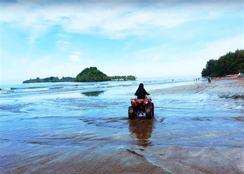 Pantai Air Manis Merupakan Tempat Destinasi Wisata Laut Berupa Pantai