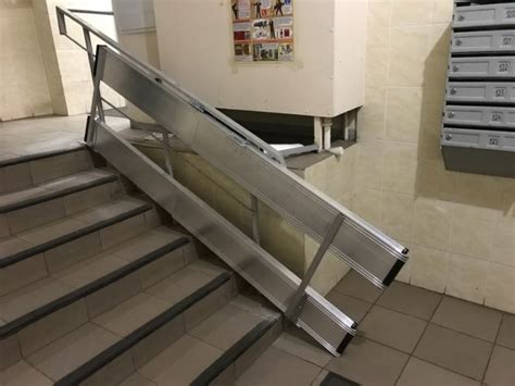 Откидной пандус в подъезде купить в Москве по выгодной цене | metallo ...