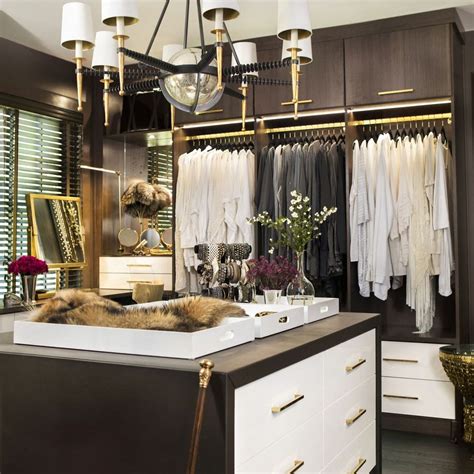 15 Beautiful Walk-in Closet Design Ideas to Upgrade Your Space