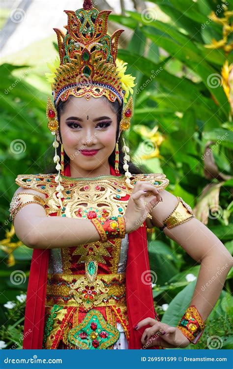 Indonesian Traditional Dancers With Traditional Clothes Editorial Stock