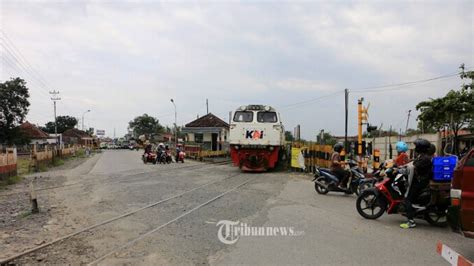 Waspada 24 Perlintasan Kereta Api Di Karanganyar Tanpa Palang Pintu