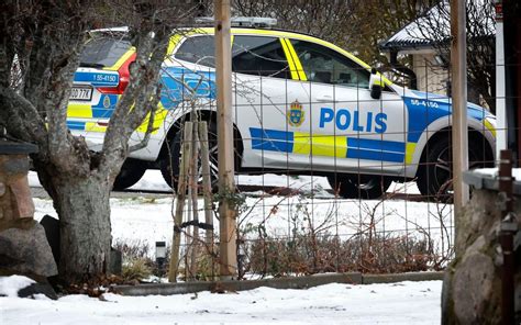 Ung Man Hittad Död Två Personer Anhållna Misstänkta För Mord