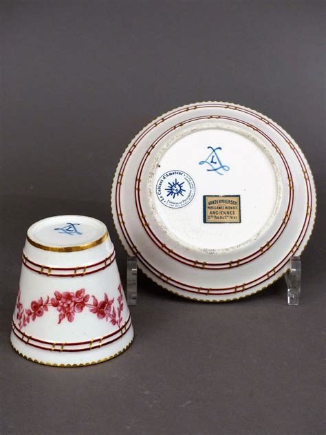 Tasse et sa sous tasse en porcelaine tendre de Sèvres année 1765