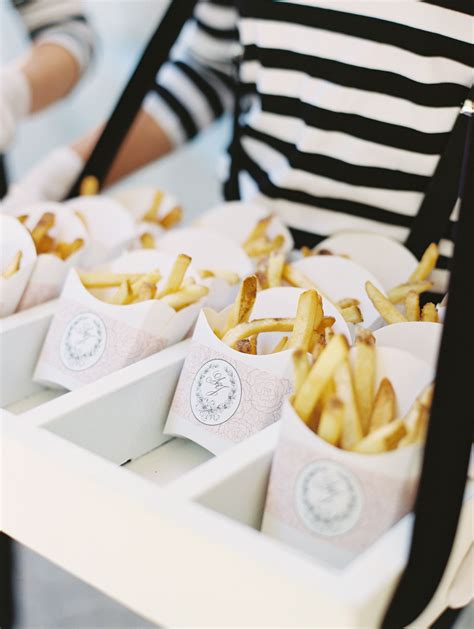 5 Wedding Food Trends To Watch In 2023 According To A Wedding Planner