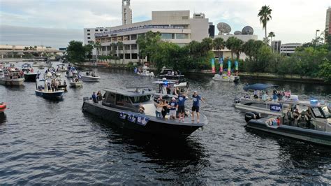 Top 10 boat parade moments in Tampa Bay sports