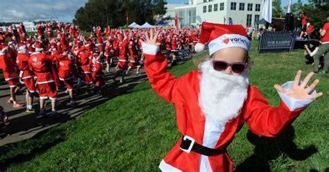 Canberra Santas Take To Lake Burley Griffin For The Variety Santa Fun