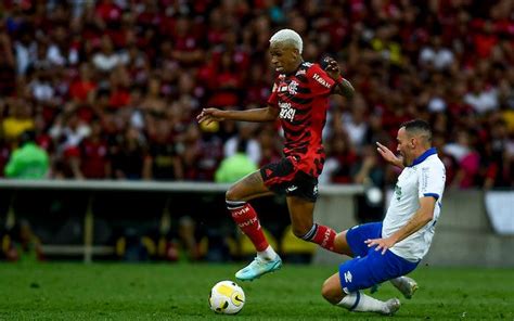 Bragantino não desiste e faz nova investida para tirar atacante do Flamengo