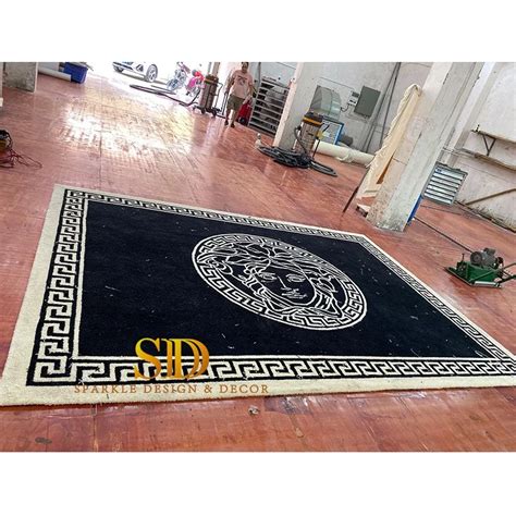 Modern Black And White Hand Tufted Medusa Head Wool Carpet V Ersace