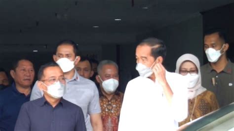 Datang Ke Jogja Presiden Jokowi Jenguk Cak Nun Di Rsup Dr Sardjito