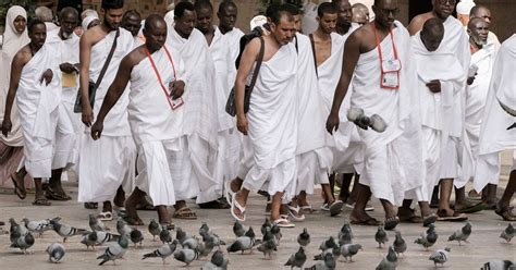 Hajj pilgrims perform final rituals in Mecca before heading to Mina ...