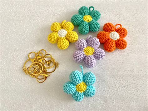 Crochet Hair Clips, Crochet Hair Styles, Crochet Keychain, Crochet ...