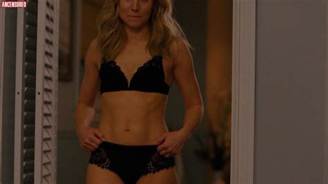 Kristen Bell Nue Dans The Woman In The House Across The Street From The