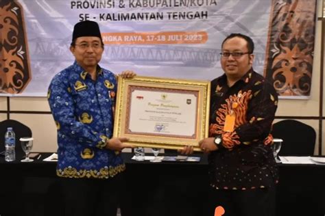 Asisten Pemkesra Buka Rapat Konfirmasi Dan Reviu Evaluasi Lppd Provinsi