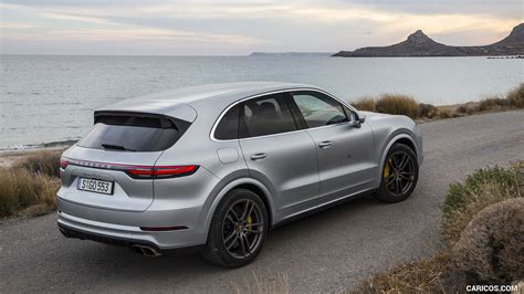 Porsche Cayenne Turbo 2019MY Color Rhodium Silver Metallic Rear