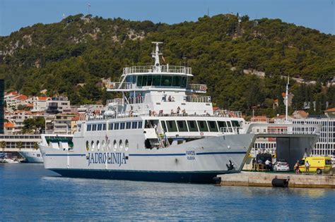 Divljanje Turista Na Trajektu Za Hvar Turirali U Gara I I Napravili