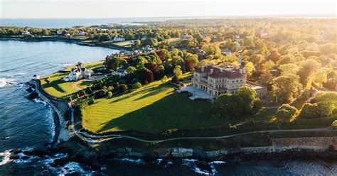 Newport RI Cliff Walk | Find Scenic Walking Tours Along the Coast