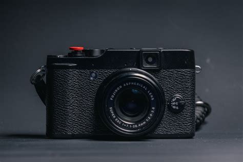 Fuji X10 Review - Best Alternative to the X100V?