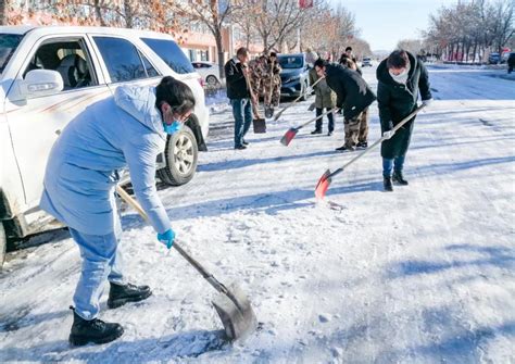 我为群众办实事 一八六团：寒日齐心除冰雪 保障群众安全行