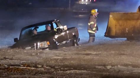 Conductores quedan atrapados entre granizo e inundaciones de más de 4