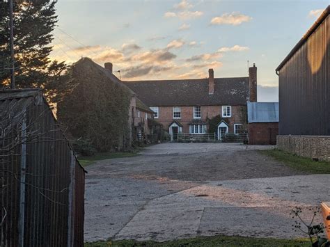 Thruxton Court Fabian Musto Cc By Sa 2 0 Geograph Britain And Ireland