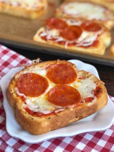 How To Make Pizza With Frozen Garlic Toast The Lazy Dish