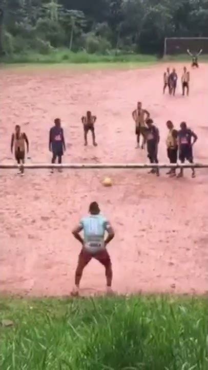 PÊnalti Engraçado Do Futebol De Várzea 😂 Shorts Youtube