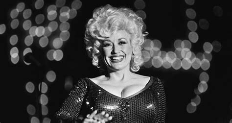 44 Pictures Of Dolly Parton's Life From Her Youth To The Present