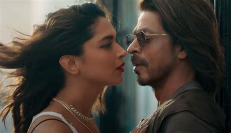 Pathaan Song Jhoome Jo Pathaan Twitter Reactions Netizens Call Shah Rukh Khan And Deepika