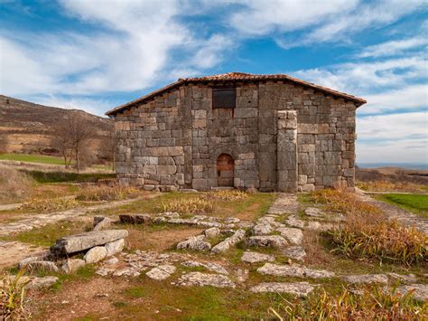 Las mejores iglesias visigodas para visitar en España EscapadaRural