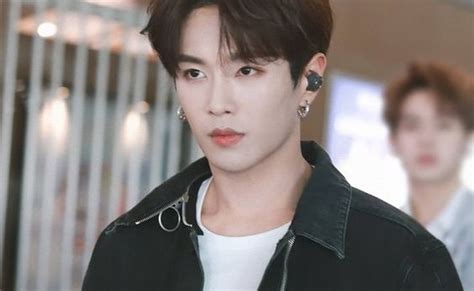 Li Wenhan Top 30 Most Handsome Chinese Idols 2021 Close July 31