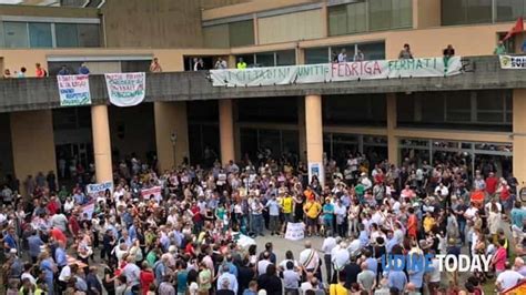 I Duemila No Dei Manifestanti Contro La Chiusura Del Punto Nascita Di