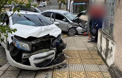 Batida Entre Dois Carros Deixa Mulher Ferida Em Volta Redonda Sul Do