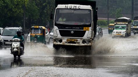 Heavy Rainfall Lashes Parts Of Delhi Ncr Several Parts Waterlogged India Today