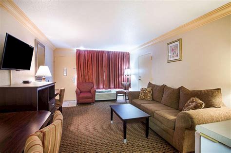 Comfortable and Affordable Hotel Rooms in Birmingham - Parkway Inn ...