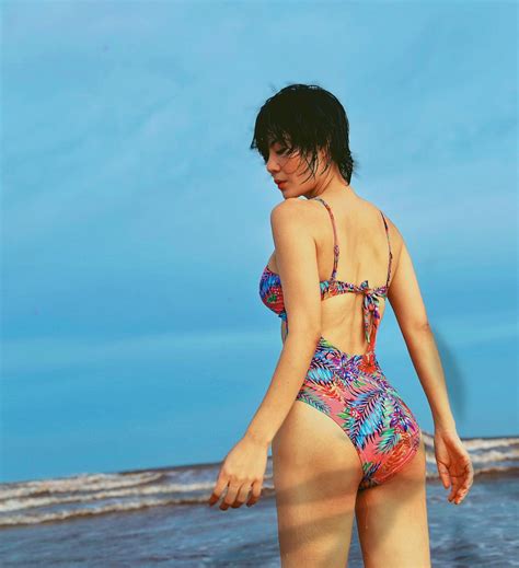 Thanh H Ng Bikini T M T Kh N Gi