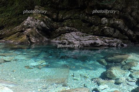 日の光照らす水晶淵 高知県 仁淀川町 安居渓谷 写真素材 7179181 フォトライブラリー photolibrary