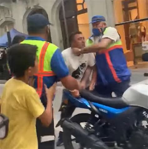 Video Se Resisti Al Secuestro De Su Moto Y Cruz Golpes Con Agentes