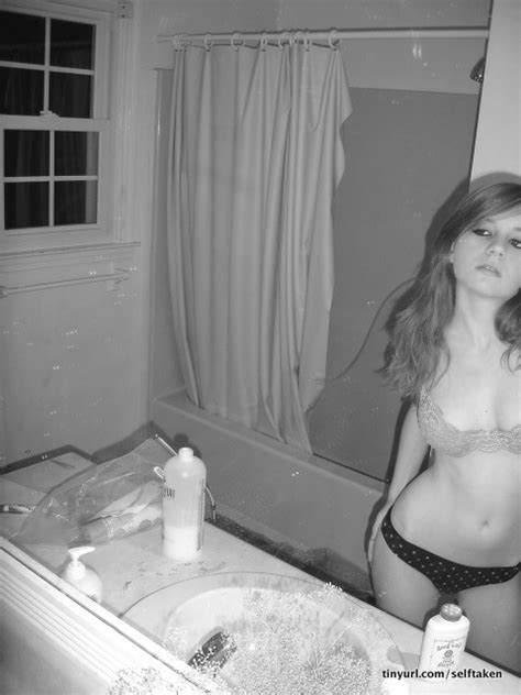 AMATEUR Teen Girls Selfshot Mirror Selfie Mirror 1195 Porn Pic
