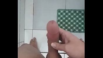 Punheta No Banheiro XVIDEOS