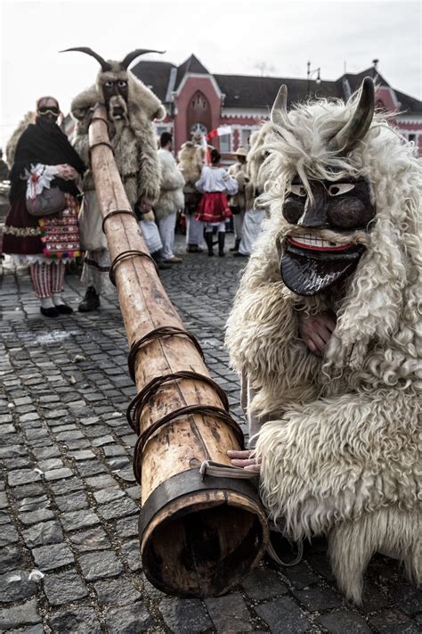 Busójárás, la caminata de los Busó | Viajes | GAIAK