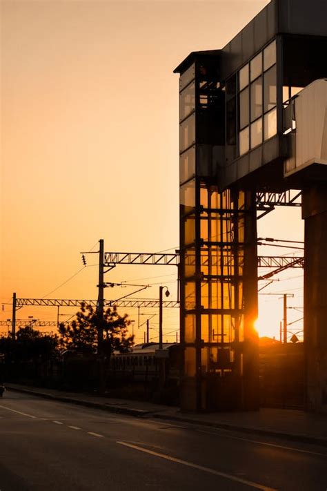 Silhouette of Building during Sunset · Free Stock Photo