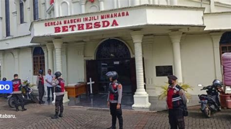 Personel Polresta Manado Jaga Gereja Ciptakan Rasa Aman Dan Nyaman