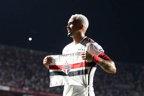 S O Paulo Renova Contrato De Luciano Vamo Futebol