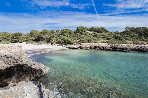 Cala Sa Nau Von Felsen Eingerahmte Bucht Im Südosten Mallorcas